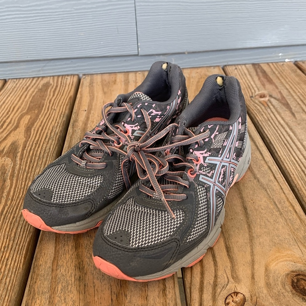 Women’s ASICS Tennis shoes